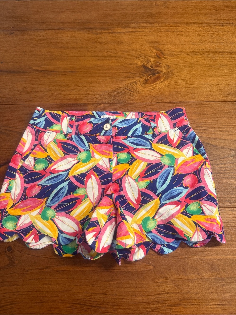 crown & ivy Multicolor Floral Leaf Scallop Hem High Waist Shorts